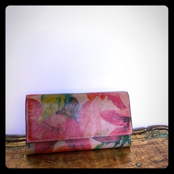 Patricia Nash Handbags - Patricia Nash flower wallet